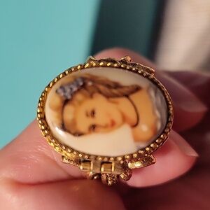 WOW RARE VINTAGE ART RING